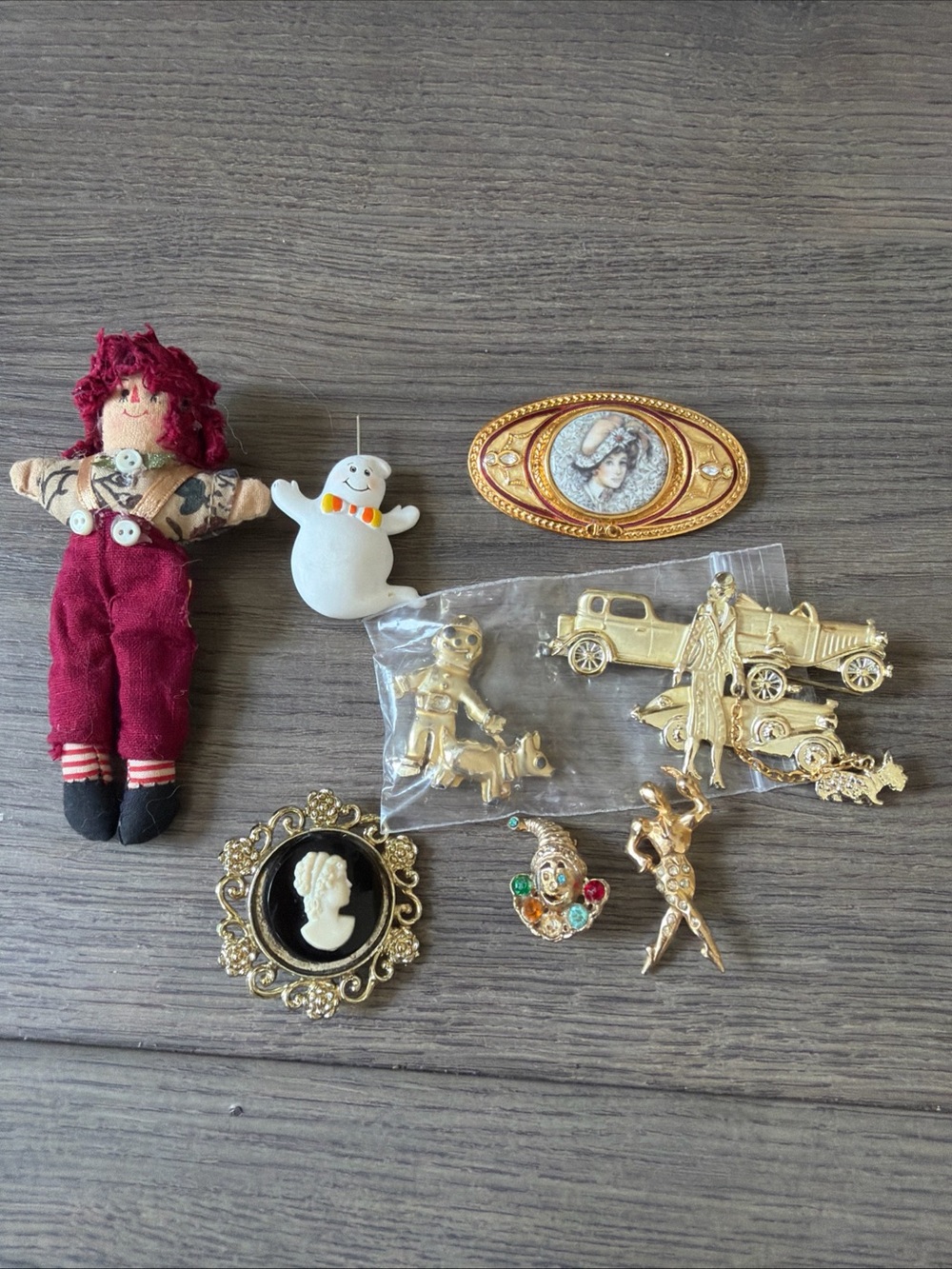 Vintage lot “People “ pins/ Brooches Raggedy Andy, Ghost, Mrs Albee…..